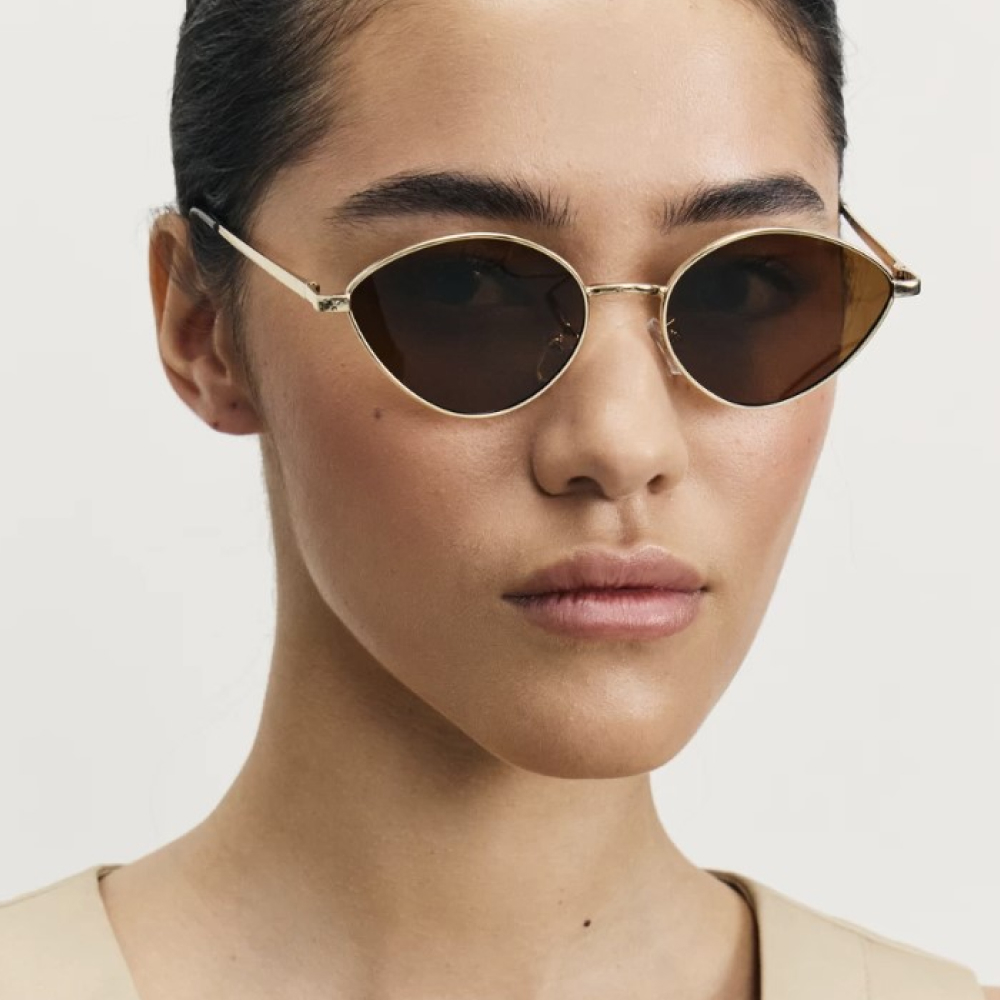 Солнцезащитные очки в металлической оправе