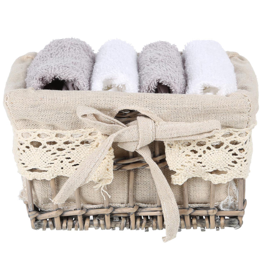 Набор полотенец в корзине